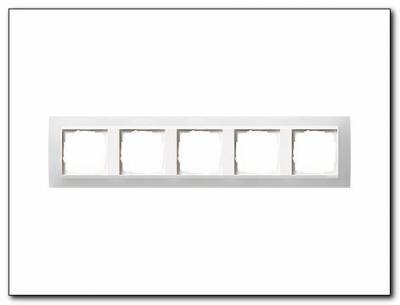 Ramka pięciokrotna do białych Gira Event Opaque biały